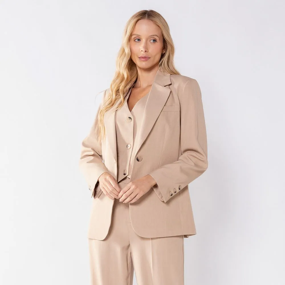 Blazer Feminino Alongado com Ombreiras Patricia Foster Bege