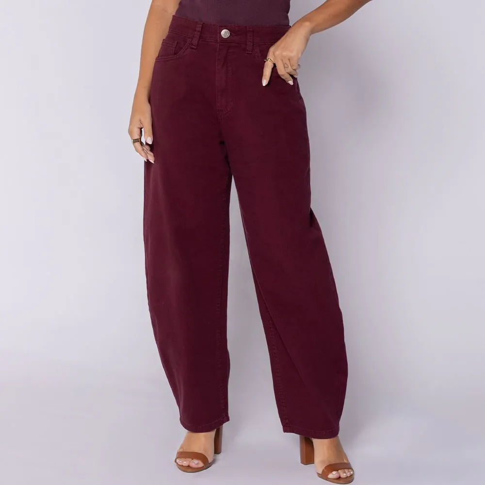 Calça Barrel Feminina em Sarja Boby Blues Bordo
