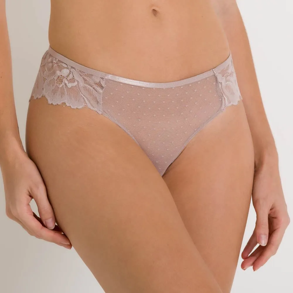 Calcinha em Renda Floral e Tule Camila Moretti Bege
