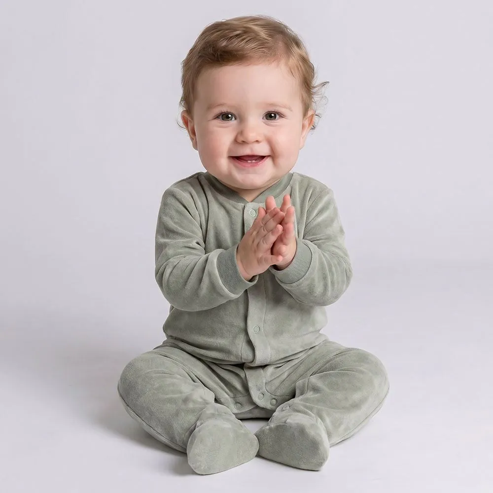 Macacão Bebê Menino em Plush com Pé Reversível Yoyo Baby Verde Claro