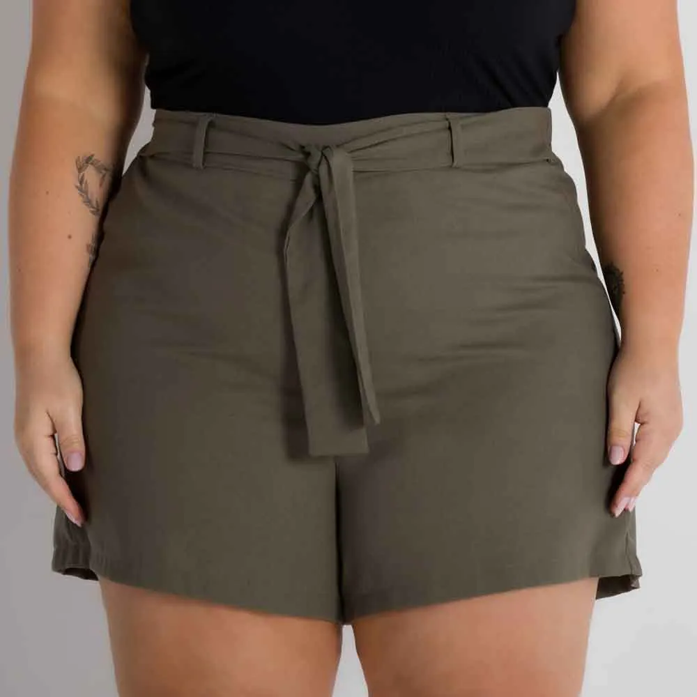 Shorts com Amarração de Linho Plus Size Patricia Foster Mais Verde